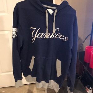 majestic yankees hooded sweatshirt